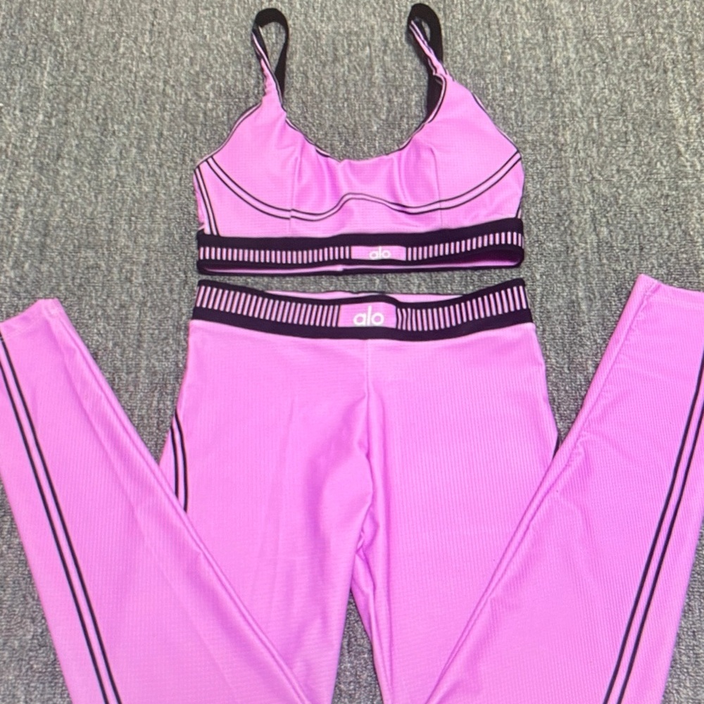 ALO Yoga Pink Ribbed Sports Bra and Leggings Set with Black Trim Siza S